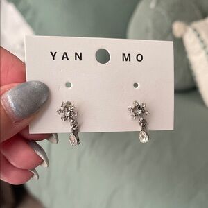 NWT Silver Crystal Drop snowflake Earrings